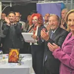 Εγκαίνια στα νέα γραφεία μετά της θυγατέρας