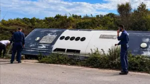 Σοβαρό τροχαίο στην Ιόνια Οδό: 13 τραυματίες από εκτροπή πούλμαν με 23 σπουδαστές της ΣΜΥΝ