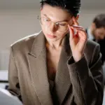 Ζώδια από την Άντα Λεούση: Επαγγελματικά και σχέσεις στο επίκεντρο για Κριούς, Παρθένους και Ιχθύες