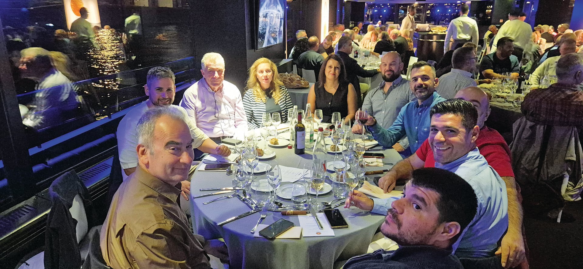 Οι πελάτες της Dekagro από την περιοχή της Χαλκιδικής, Μουχτιδιώτης Γιώργος και Πλούσιος Κωνσταντίνος με τις συζύγους τους και στελέχη της εταιρείας