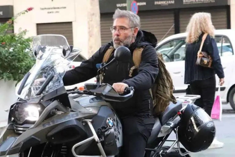 Θοδωρής Αθερίδης: «Καταγγελία»-φωτιά για τη δουλειά του - «Είναι κακός σκηνοθέτης, πολύ λάδι και από τηγανίτα τίποτα»