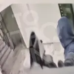 Γλυφάδα: Βίντεο -  ντοκουμέντο από τη στιγμή που αξιωματικός του Πολεμικού Ναυτικού εισβάλλει στο σπίτι της πρώην και βάζει φωτιά