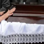 Θρίλερ στην Αμαλιάδα: Έθαψαν τη μάνα τους στον κήπο γιατί δεν είχαν λεφτά για κηδεία!
