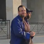 Φίλιππος Καμπούρης: Στην Ευελπίδων με τη σύζυγό του για απολογία στην υπόθεση απάτης στον ΕΦΚΑ