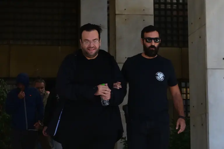 Φίλιππος Καμπούρης: Στο νοσοκομείο με φρουρά - «Δεν υπάρχει απάτη», επιμένει ο δικηγόρος του