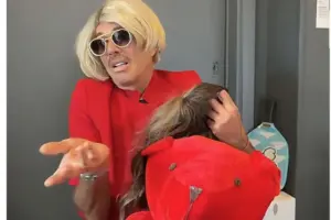 Λάκης Γαβαλάς σε μεγάλα κέφια