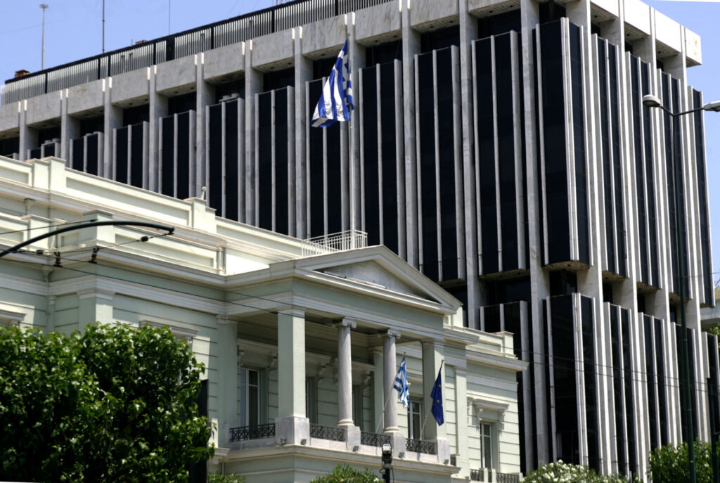 Το υπουργείο Εξωτερικών συστήνει στους Έλληνες να αποφεύγουν τα μη απαραίτητα ταξίδια στη Σαουδική Αραβία λόγω της κατάστασης στη Μέση Ανατολή.