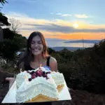 Η Κλέλια Ανδριολάτου μπήκε στα 30 με θέα την Ακρόπολη! Το λαμπερό πάρτι και η «εισβολή» του Maestro