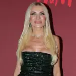 Κατερίνα Καινούργιου: Με μαύρη τουαλέτα και χρυσό τσαντάκι – Η βραδινή έξοδος με τον Παναγιώτη Κουτσουμπή