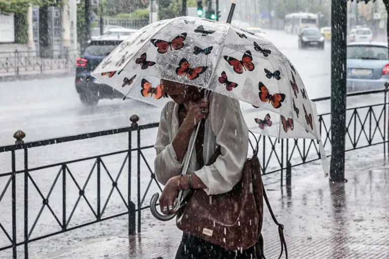 Καιρός: Έρχονται ισχυρές καταιγίδες και πτώση της θερμοκρασίας – Πού θα βρέξει την 28η Οκτωβρίου