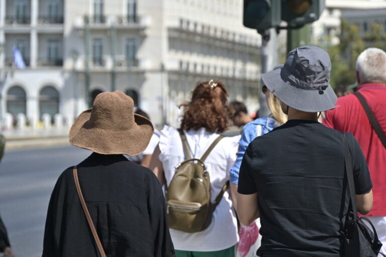 Καιρός : Σκαρφαλώνει ο υδράργυρος στους 28 βαθμούς – Πότε έρχονται οι βροχές