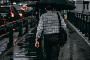 Καιρός: Βροχές σε Κρήτη και Δωδεκάνησα - Ηλιοφάνεια στην Αττική και άνοδος της θερμοκρασίας