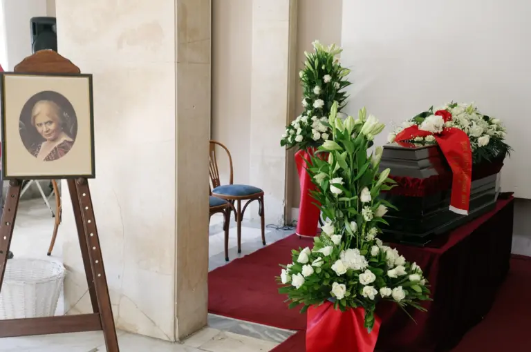 Μπέτυ Βαλάση: Το τελευταίο αντίο στη θρυλική «Λωξάντρα»