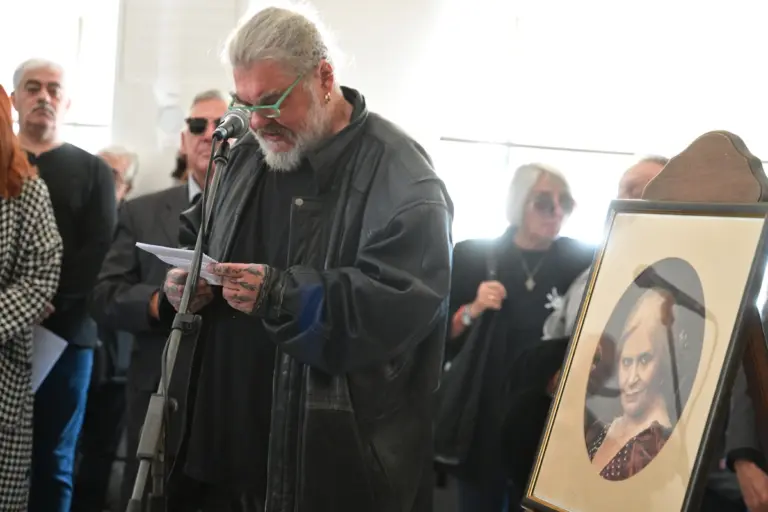 Μπέτυ Βαλάση: Συγκίνησε ο επικήδειος του γιου της - «Την είχα 1,5 χρόνο άρρωστη, σταμάτησε να τρώει, είχε φτάσει 42 κιλά»