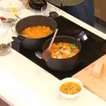 Βελουτέ κολοκυθόσουπα με τζίντζερ, κάρυ και φασκόμηλο από τον Σπύρο Γαβαθά
