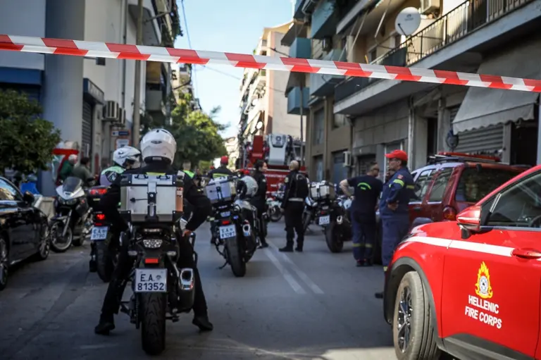 Έκρηξη στον Κολωνό: Τα νέα ευρήματα και ο ένοικος που εξετάζουν οι Αρχές