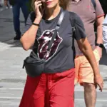 Με ροκ εμφάνιση στα 56 της στο κέντρο της Αθήνας - Κι όμως έχει γιο 17 χρόνων!