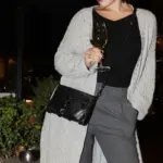 Ηθοποιός του «Emily in Paris» στο θέατρο της Αθήνας - Η εμφάνιση που τράβηξε τα βλέμματα