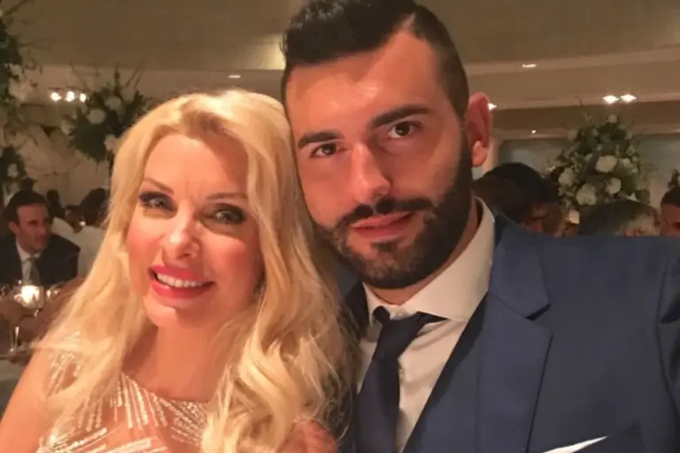Ελένη Μενεγάκη: Οι αδημοσίευτες φωτογραφίες με τον αδελφό της και η συγκινητική εξομολόγηση