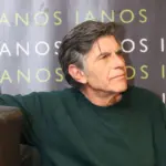 «Καρφιά» Μπέζου για τους συνομηλίκους του: «Κάνουν τους νέους και γίνονται γελοίοι»