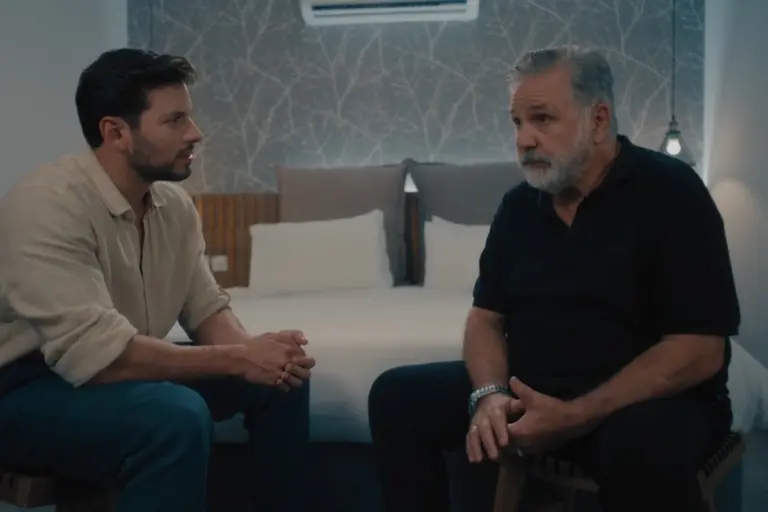 «Μπλε Ώρες»: Άγγελος και Πέτρος μαθαίνουν για την ύπαρξη του αδερφού τους - Απόσπασμα αποψινού επεισοδίου
