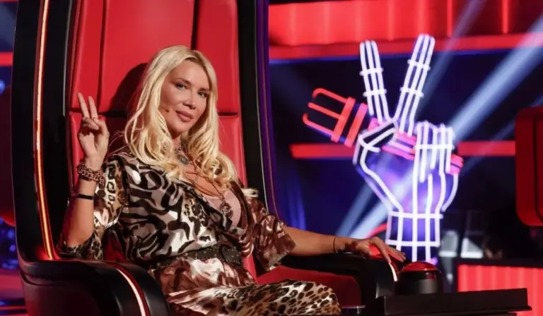 The Voice: Η πρώτη εικόνα της Πάολα στην καρέκλα του Μαζωνάκη