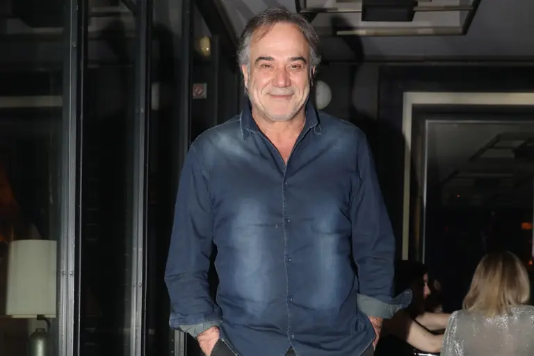 Παύλος Ευαγγελόπουλος: Δεν δέχεται πλέον τον όρο «ζεν πρεμιέ» και αποκαλύπτει on camera την ηλικία του