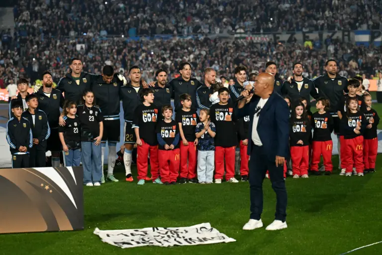 Ο ήρωας των Φόκλαντ που έψαλε τον Ύμνο της Αργεντινής στο αντίο του Μέσι - Η δράση του στον πόλεμο