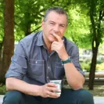 Σταύρος Θεοδωράκης: Πρεμιέρα με τους «Πρωταγωνιστές» στις 20 Οκτωβρίου και σπουδαίο καλεσμένο