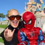 Ιωάννα Τούνη: Αγκαλιά με τον... Spider-Man στη Disneyland - Η έκπληξη που την περίμενε κάτω από τη μάσκα