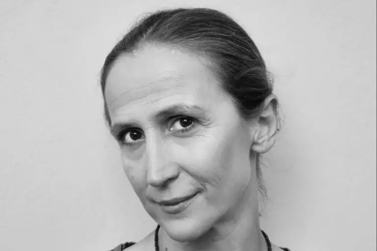 Γιούλη Τσαγκαράκη: «Με είχαν απορρίψει από τρεις σχολές. Δούλευα ως καθαρίστρια και σερβιτόρα»