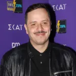 Αλέξανδρος Τσουβέλας: «Μου έγραψαν να πέσω από το μπαλκόνι» - Οι αγωγές και η επίθεση στη σύντροφό του