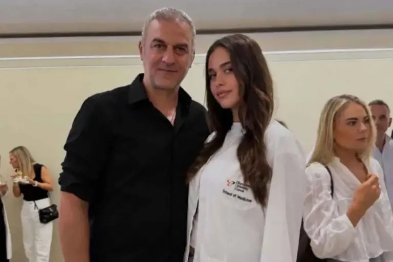 Βικτώρια Δέλλα: Ξεκίνησε σπουδές Ιατρικής στην Κύπρο - Στο πλευρό της ο πατέρας της, Τραϊανός Δέλλας