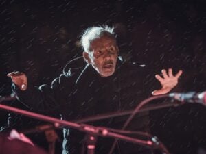 Σταύρος Ξαρχάκος: Άστραψε και βρόντηξε για το πολιτικό σποτ που χρησιμοποίησε την μουσική του - «Κατεβάστε το»