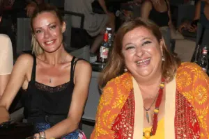 Ζέτα Μακρυπούλια - Ελισάβετ Κωνσταντινίδου: Με το ίδιο σύνολο σε βραδινή έξοδο!