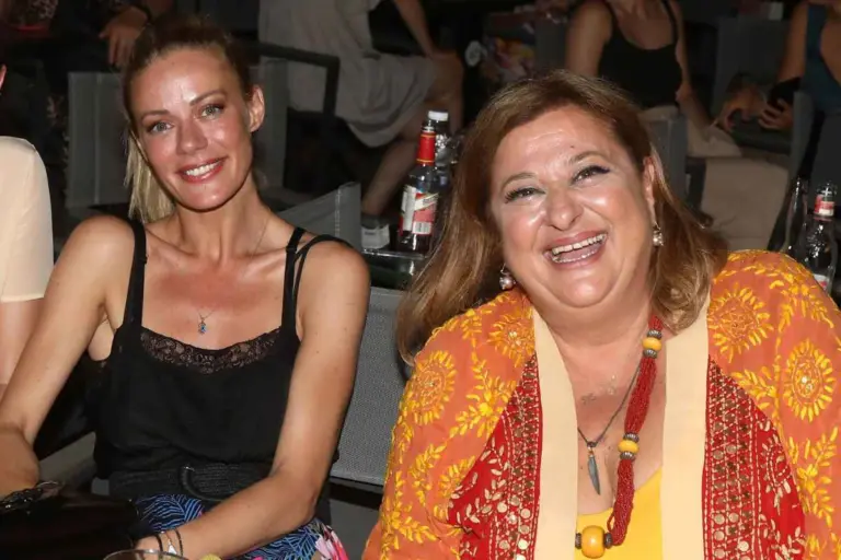Ζέτα Μακρυπούλια - Ελισάβετ Κωνσταντινίδου: Με το ίδιο σύνολο σε βραδινή έξοδο!