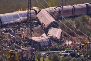 Ισπανία: Φονική τραγωδία στις ράγες με 68 νεκρούς – Συγκλονίζουν οι μαρτυρίες από τη σύγκρουση των δύο τρένων