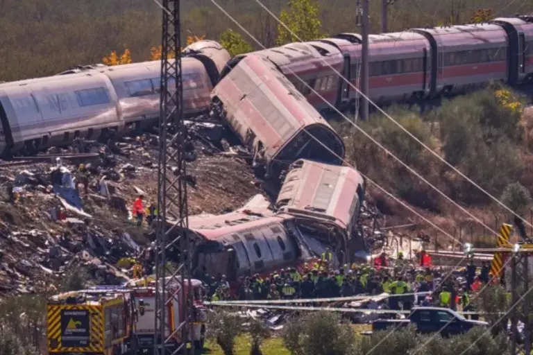 Ισπανία: Φονική τραγωδία στις ράγες με 68 νεκρούς – Συγκλονίζουν οι μαρτυρίες από τη σύγκρουση των δύο τρένων