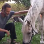 Θανάσης Ευθυμιάδης: Η εξομολόγηση για τον παππού του που συγκλονίζει – «Νέα παλικάρια έφευγαν χωρίς να έχουν φιλήσει γυναίκα»