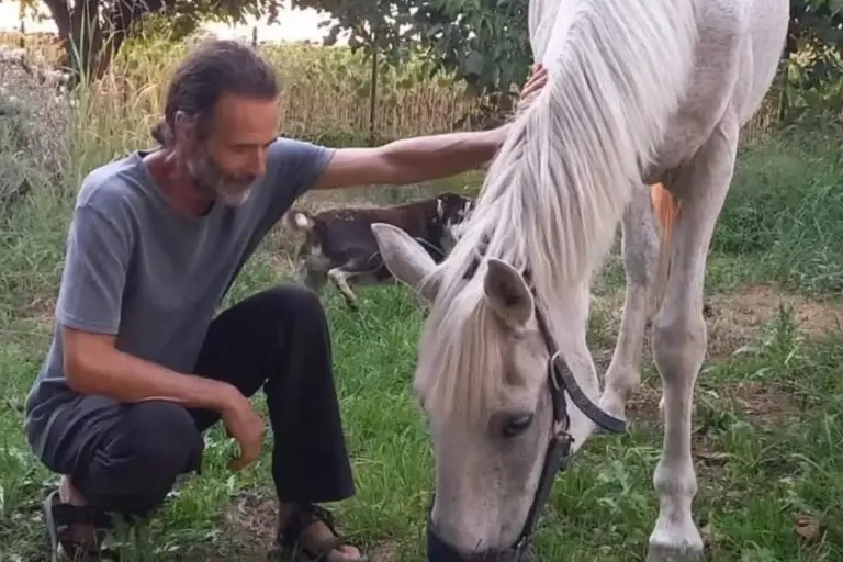 Θανάσης Ευθυμιάδης: Η εξομολόγηση για τον παππού του που συγκλονίζει – «Νέα παλικάρια έφευγαν χωρίς να έχουν φιλήσει γυναίκα»