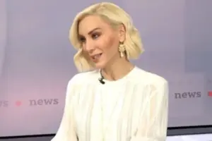Αντριάνα Παρασκευοπούλου: Το τηλεφώνημα που την «πάγωσε» 3 λεπτά πριν βγει στον αέρα – «Έχω κενό στο μυαλό μου»