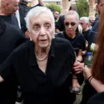 Γιώργος Μαζωνάκης: Συγκλονίζει η μητέρα του με τα σπαρακτικά λόγια – «Έχασα τον λεβέντη μου, τελείωσε»