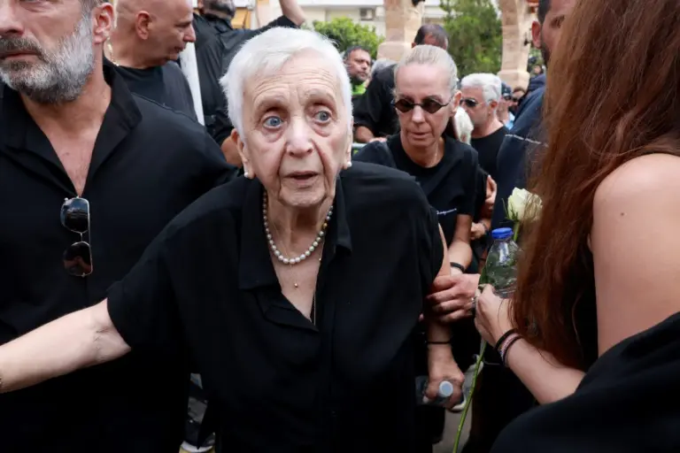 Γιώργος Μαζωνάκης: Συγκλονίζει η μητέρα του με τα σπαρακτικά λόγια – «Έχασα τον λεβέντη μου, τελείωσε»